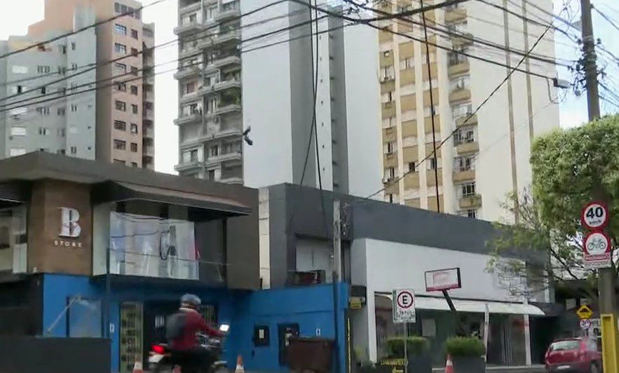 Cabos de rede elétrica rompem e deixam mais de 1,6 mil imóveis sem energia no Centro de Londrina
