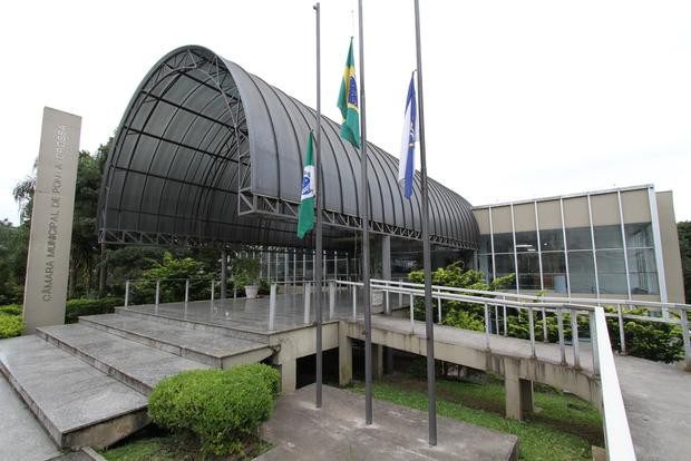Câmara de Ponta Grossa abre licitação para vale-alimentação de R$ 700 para vereadores; pagamento inicia em outubro