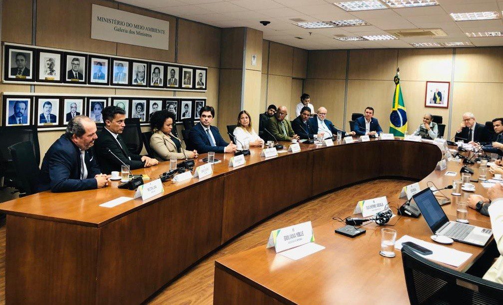 Conselheiros de Noronha se reúnem com ministra Marina Silva e pedem revisão do acordo de gestão compartilhada da ilha
