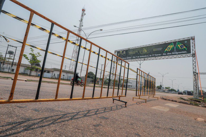 Ruas são interditadas em Porto Velho para montagem de estrutura para o Desfile de 7 de Setembro