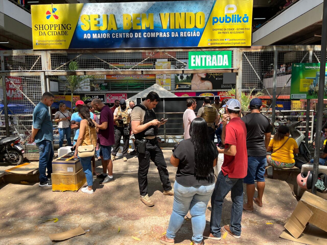 Interditados V: polícia cerca Praça da Bandeira em operação para recuperar celulares roubados, em Teresina