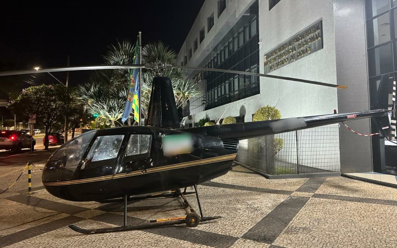 PF apreende helicóptero adaptado para o tráfico de drogas que pode ser abastecido no ar