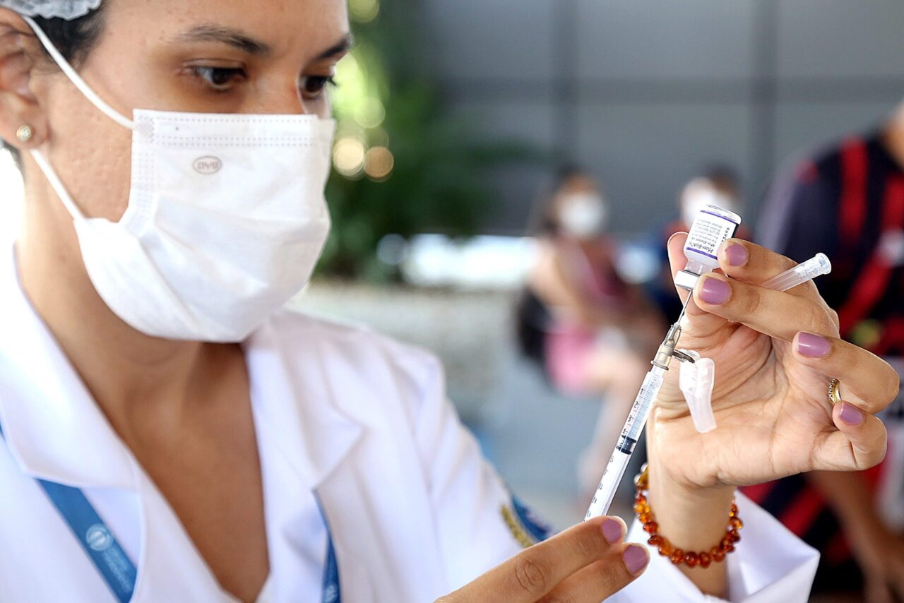 Vacinação contra Covid-19 e Influenza está disponível em shoppings de Aracaju neste sábado