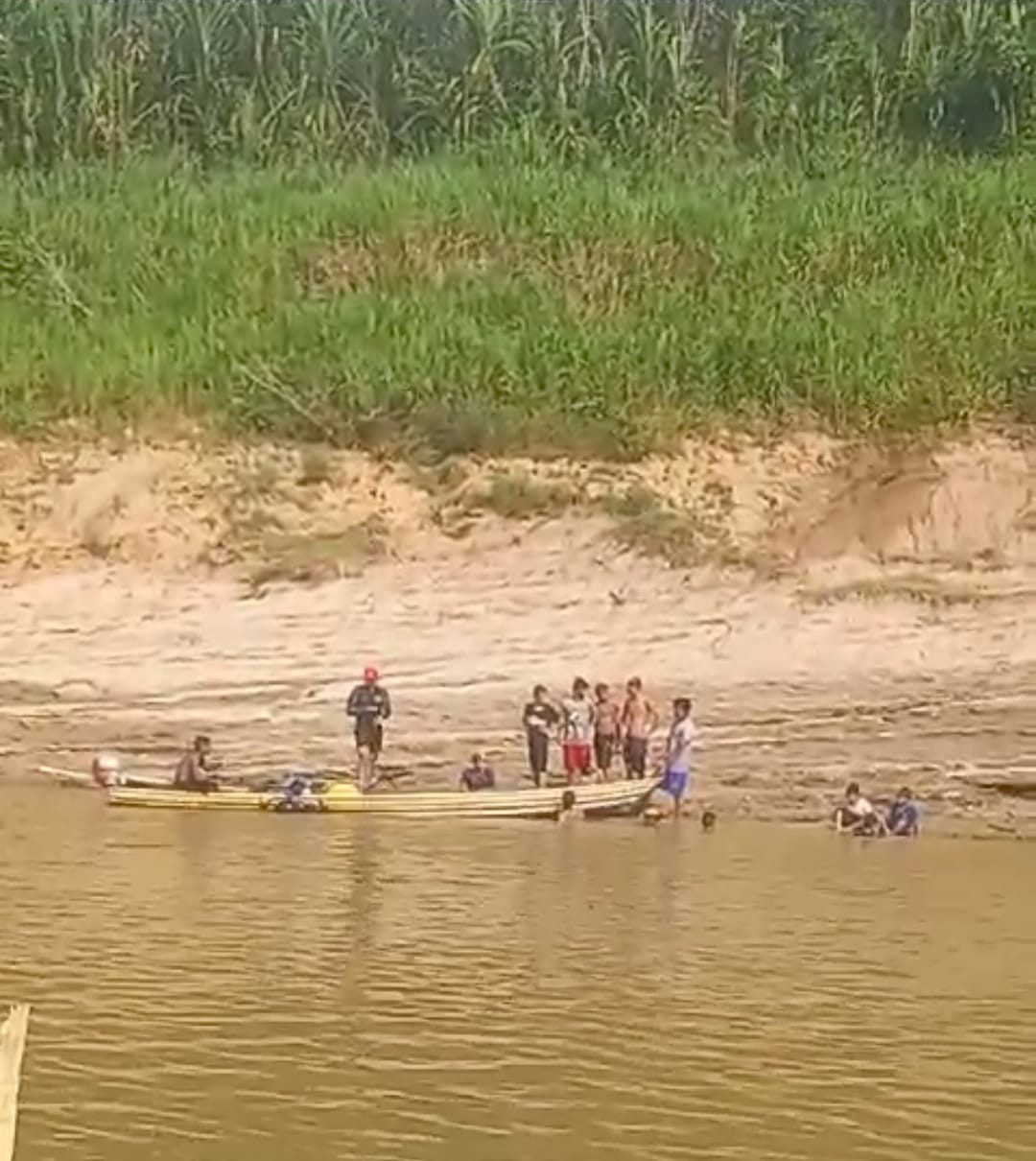 Adolescente de 13 anos morre afogado no interior do AC ao atravessar rio com amigos
