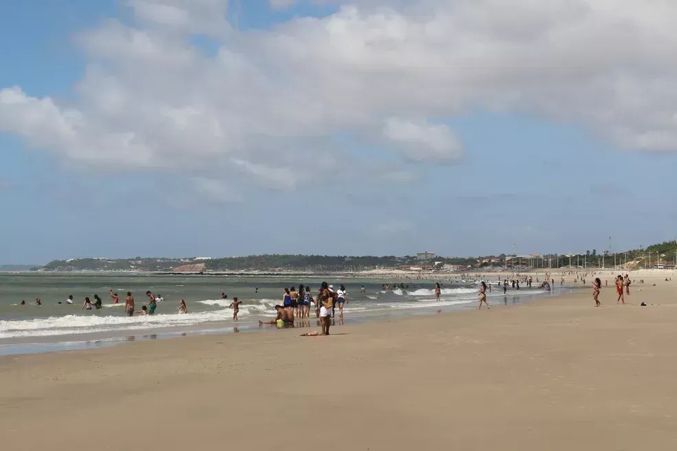 Praia no feriadão! Laudo aponta que quase todos os pontos em praias da Grande São Luís estão próprios para banho