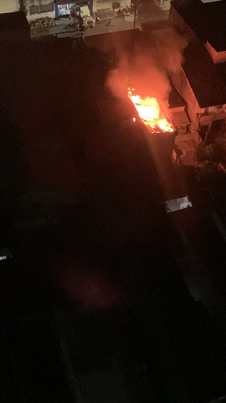 Incêndio atinge casa no bairro do Marco, em Belém