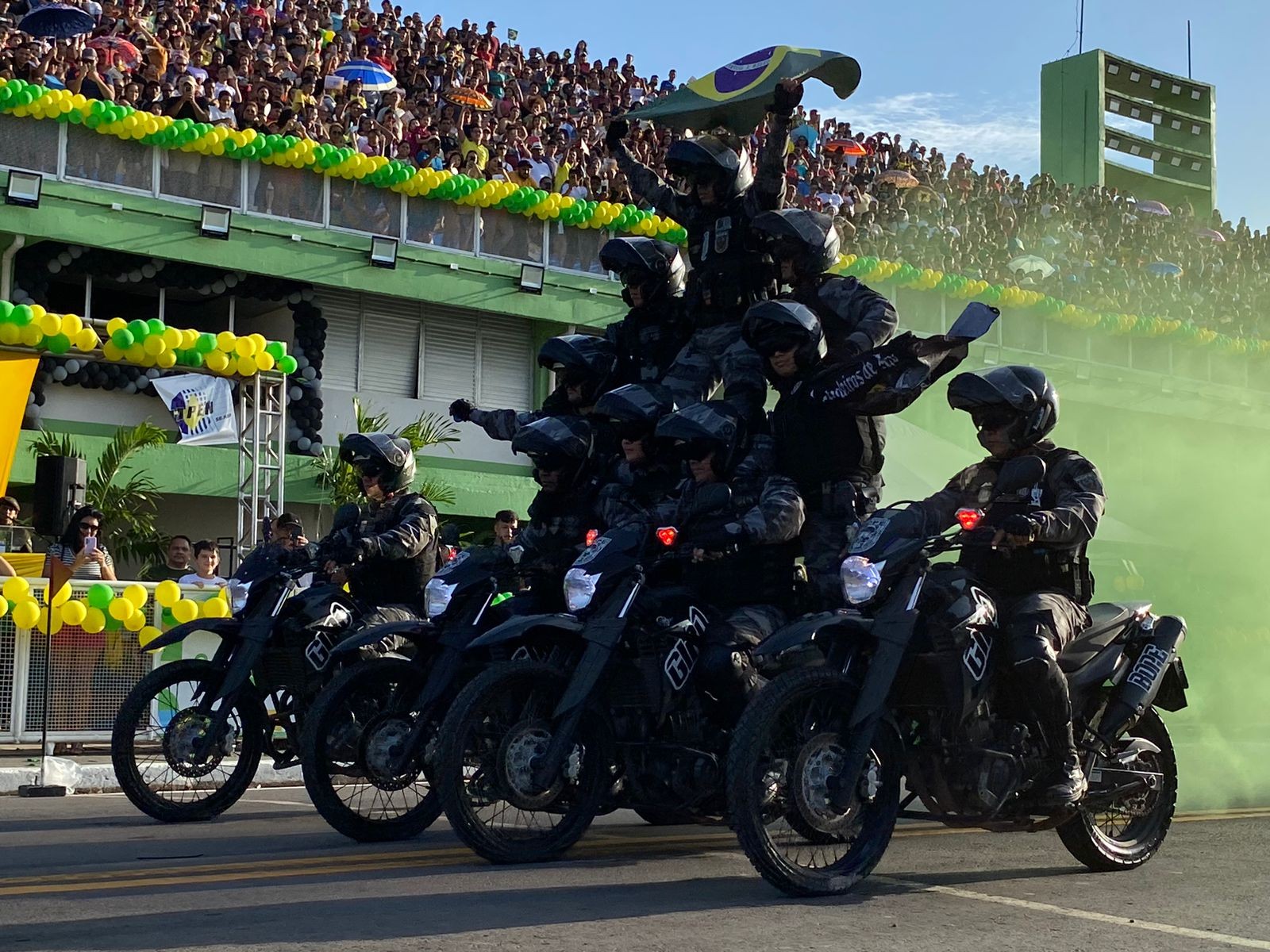 Celebração do 7 de Setembro a tarde levou milhares de pessoas ao Sambódromo de Macapá