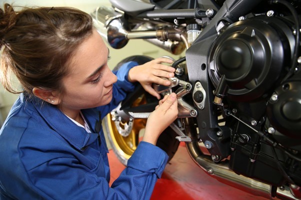 SENAI Ceará abre curso de Mecânica e Manutenção de Motocicletas só para mulheres