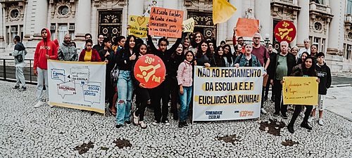 Comunidade realiza ato para assegurar preservação de escola em Porto Alegre