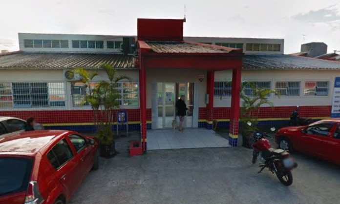 Família agride funcionária de posto de saúde em São José por demora em emergência