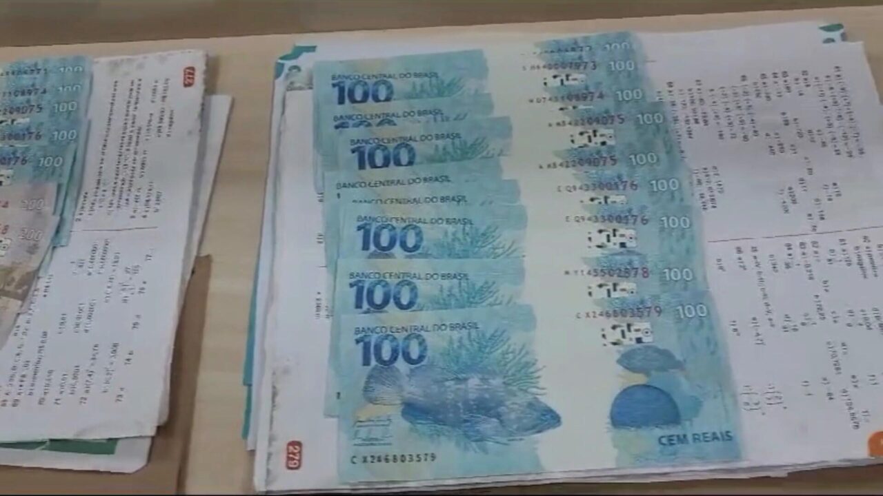VÍDEO | Polícia Federal apreende R$ 11 mil em notas falsas em Cariacica