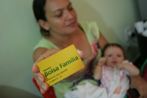 Programa Bolsa Família começa a ser pago a mais de 132 mil famílias no Acre